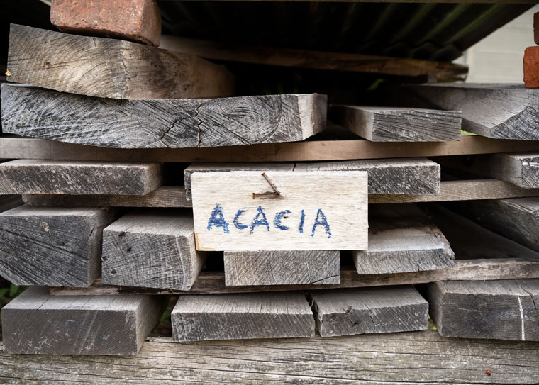 Tavolame per uso industriale in legno di acacia